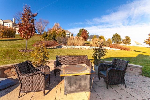 739 Stepping Stone WAY, Pewaukee, WI 53072