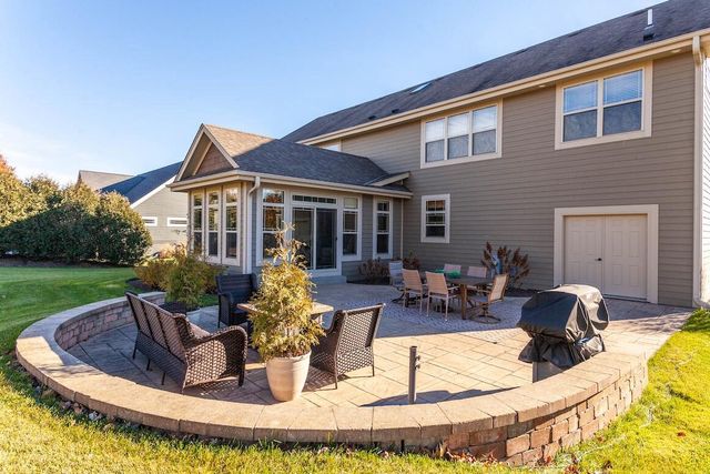 739 Stepping Stone WAY, Pewaukee, WI 53072