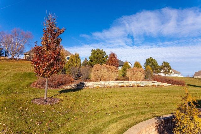 739 Stepping Stone WAY, Pewaukee, WI 53072