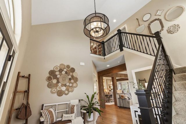 739 Stepping Stone WAY, Pewaukee, WI 53072