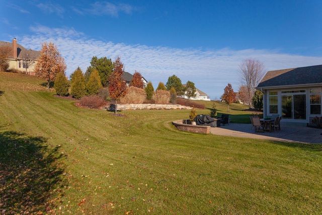 739 Stepping Stone WAY, Pewaukee, WI 53072