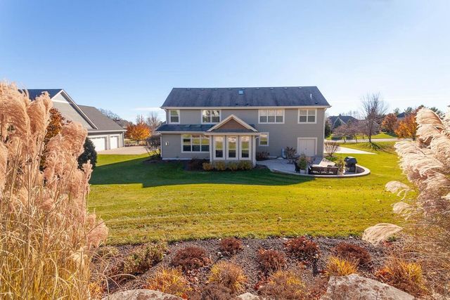 739 Stepping Stone WAY, Pewaukee, WI 53072