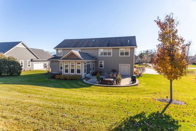 739 Stepping Stone WAY, Pewaukee, WI 53072