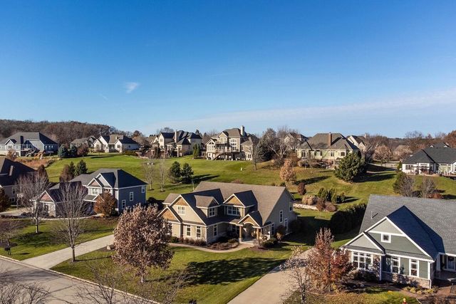 739 Stepping Stone WAY, Pewaukee, WI 53072