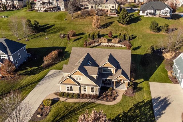 739 Stepping Stone WAY, Pewaukee, WI 53072