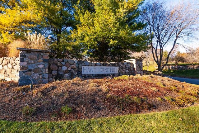 739 Stepping Stone WAY, Pewaukee, WI 53072