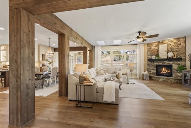 739 Stepping Stone WAY, Pewaukee, WI 53072