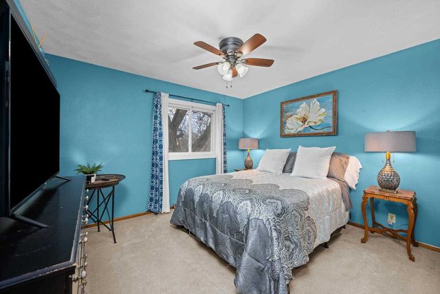 126 Sherwood Drive, Geneseo, IL 61254