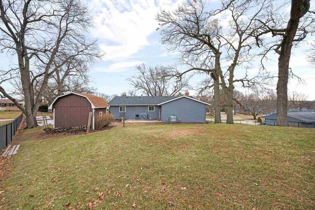126 Sherwood Drive, Geneseo, IL 61254