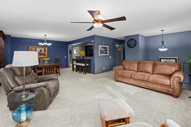 126 Sherwood Drive, Geneseo, IL 61254