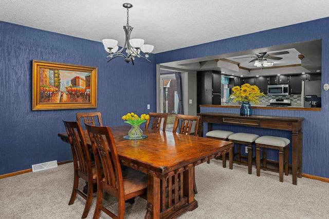 126 Sherwood Drive, Geneseo, IL 61254