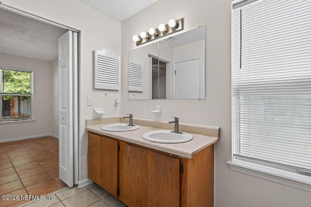 3472 CHARMONT Drive, Jacksonville, FL 32277