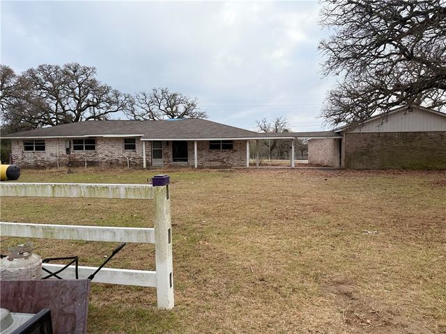 245 Golfview Drive, Normangee, TX 77871