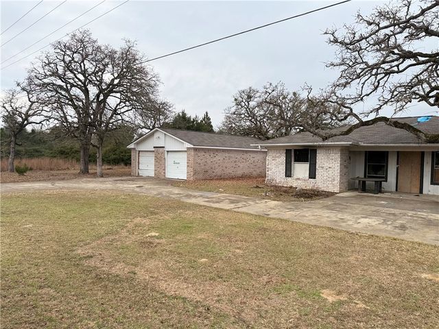 245 Golfview Drive, Normangee, TX 77871