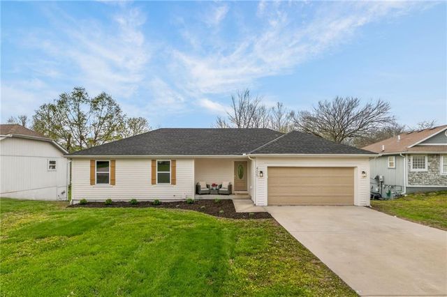 405 N Harrison Street, Spring Hill, KS 66083