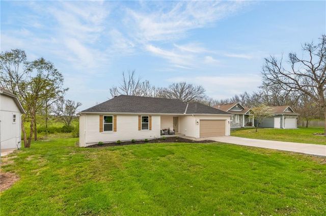 405 N Harrison Street, Spring Hill, KS 66083