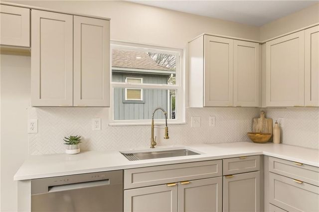 405 N Harrison Street, Spring Hill, KS 66083