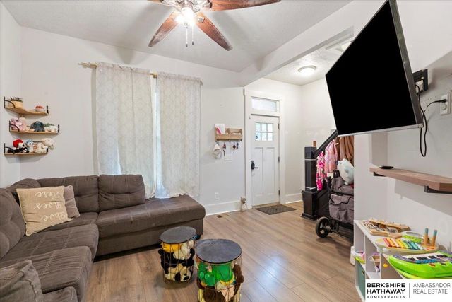 3077 S 16th Street, Omaha, NE 68108