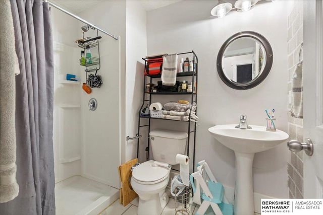 3077 S 16th Street, Omaha, NE 68108