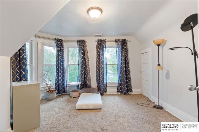 3077 S 16th Street, Omaha, NE 68108