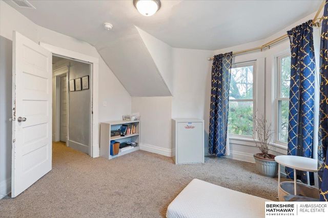 3077 S 16th Street, Omaha, NE 68108