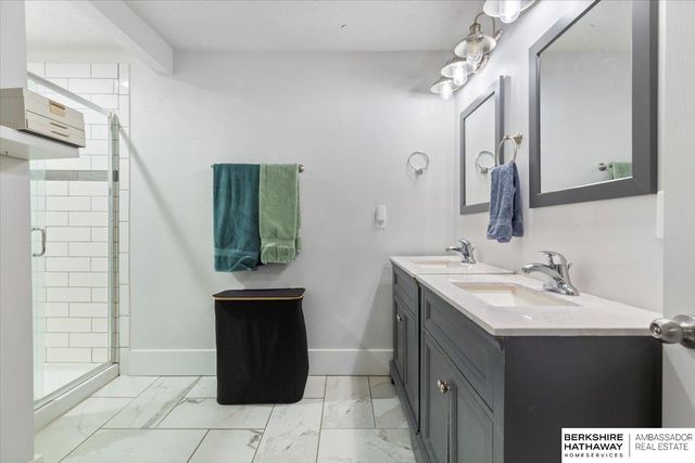 3077 S 16th Street, Omaha, NE 68108