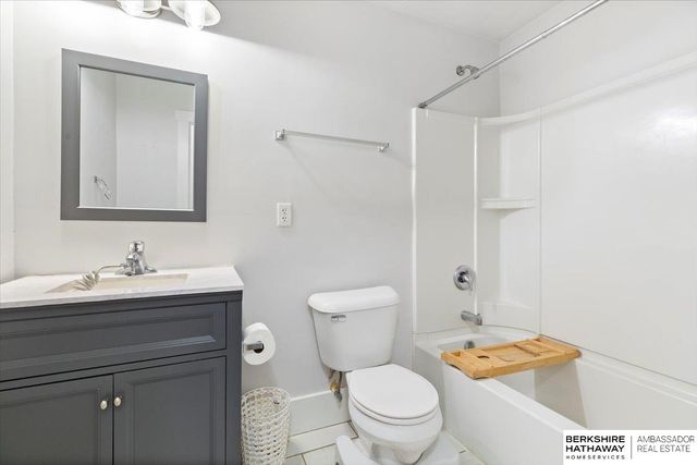 3077 S 16th Street, Omaha, NE 68108