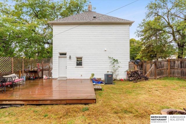 3077 S 16th Street, Omaha, NE 68108