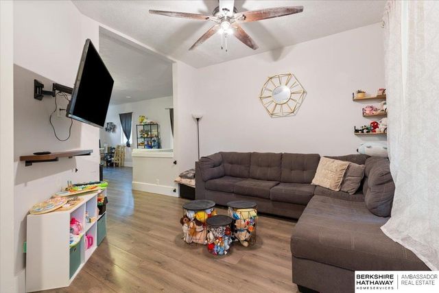 3077 S 16th Street, Omaha, NE 68108