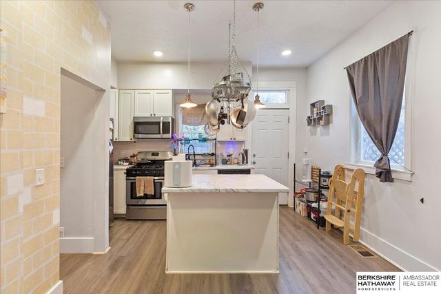 3077 S 16th Street, Omaha, NE 68108