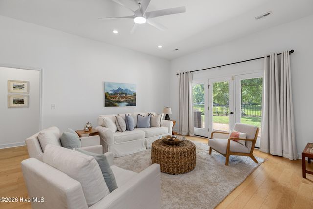 800 Fox Ridge Lane, Wilmington, NC 28405