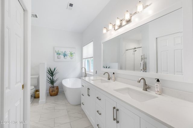 800 Fox Ridge Lane, Wilmington, NC 28405