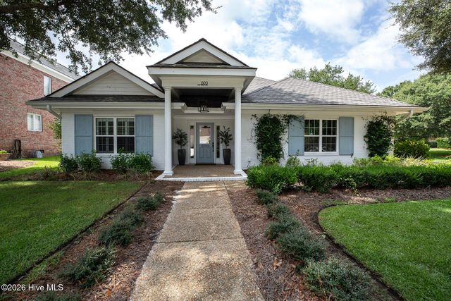 800 Fox Ridge Lane, Wilmington, NC 28405