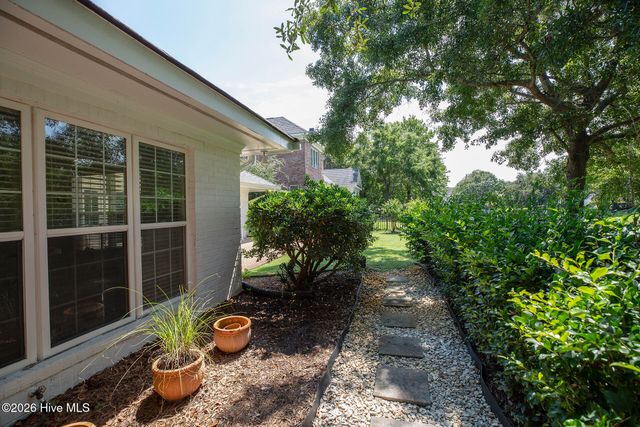 800 Fox Ridge Lane, Wilmington, NC 28405
