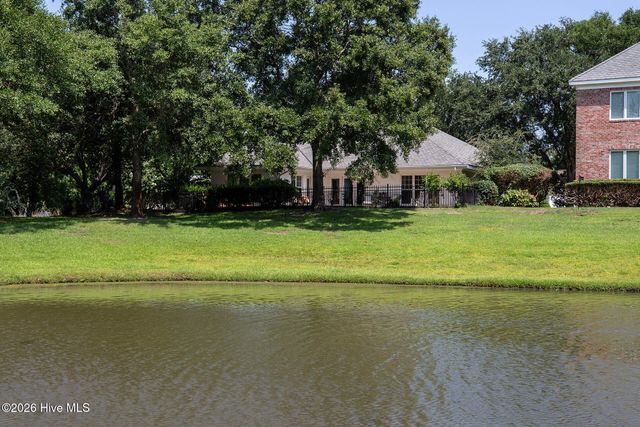 800 Fox Ridge Lane, Wilmington, NC 28405