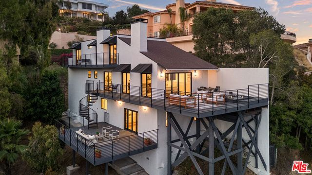 2967 Glendower Avenue, Los Angeles, CA 90027