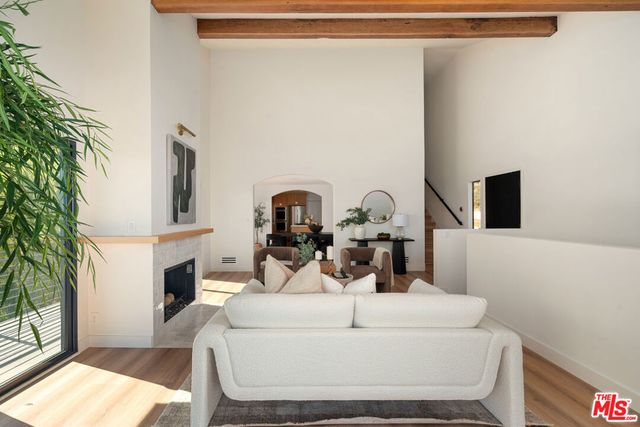 2967 Glendower Avenue, Los Angeles, CA 90027