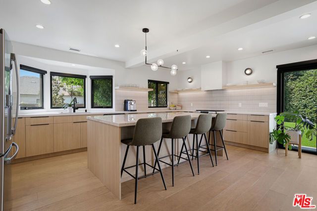 11357 Aqua Vista Street, Studio City (los Angeles), CA 91602