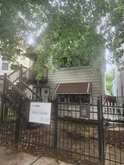 8239 S Commercial Avenue, Chicago, IL 60617