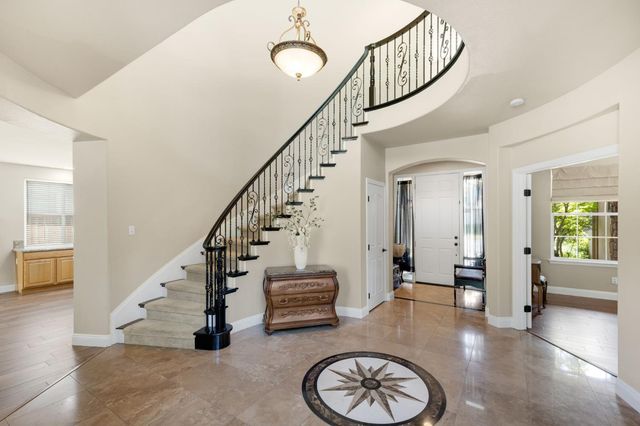 1560 Freswick Dr, Folsom, CA 95630
