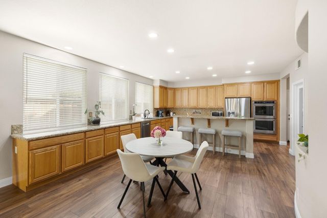 1560 Freswick Dr, Folsom, CA 95630