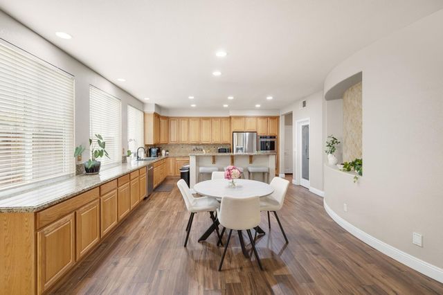 1560 Freswick Dr, Folsom, CA 95630