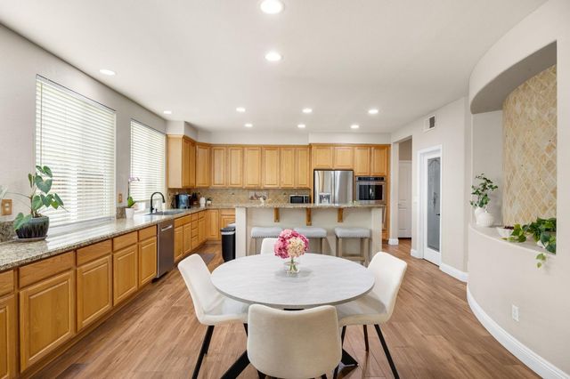 1560 Freswick Dr, Folsom, CA 95630