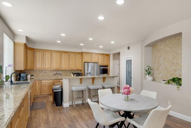 1560 Freswick Dr, Folsom, CA 95630