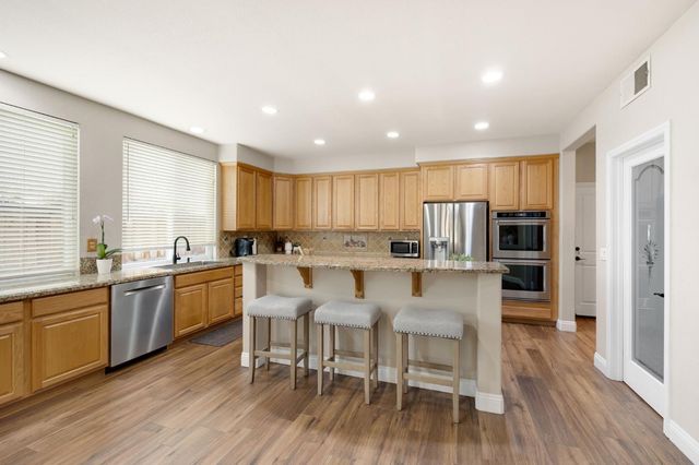 1560 Freswick Dr, Folsom, CA 95630