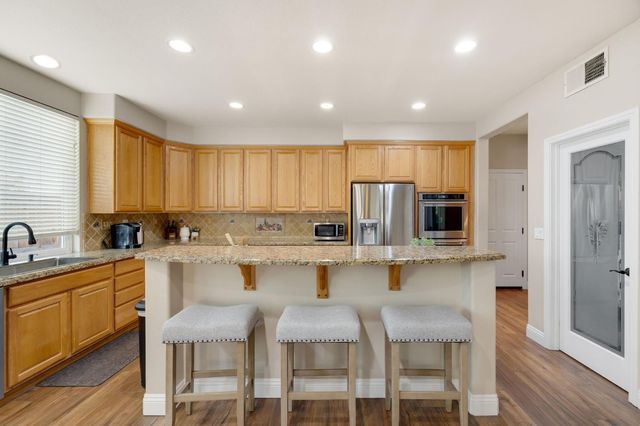 1560 Freswick Dr, Folsom, CA 95630