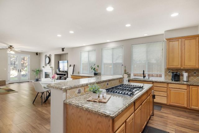 1560 Freswick Dr, Folsom, CA 95630