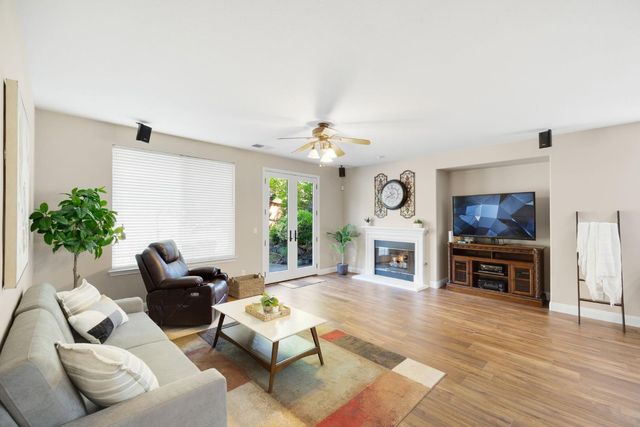 1560 Freswick Dr, Folsom, CA 95630