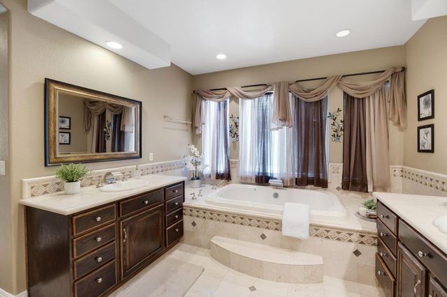 1560 Freswick Dr, Folsom, CA 95630