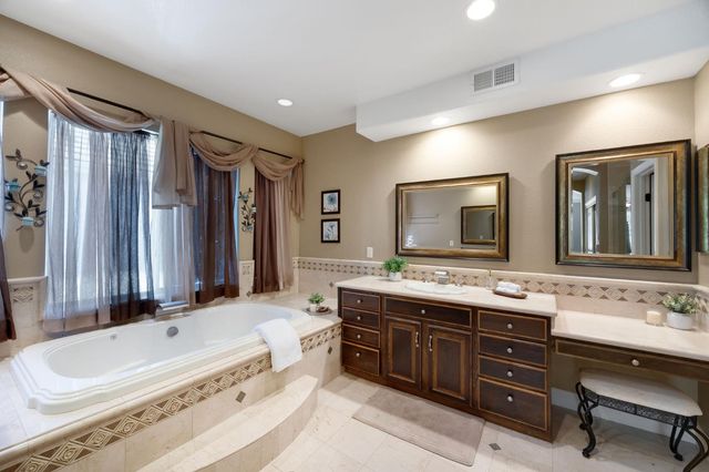 1560 Freswick Dr, Folsom, CA 95630